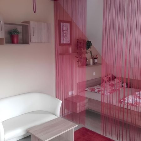 Maßangefertigtes Bett aus Holz