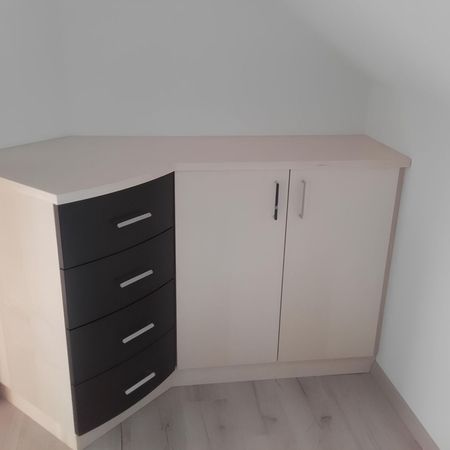 Maßangefertigter Schrank aus Holz