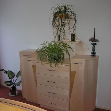 Maßangefertigte Kommode aus Holz