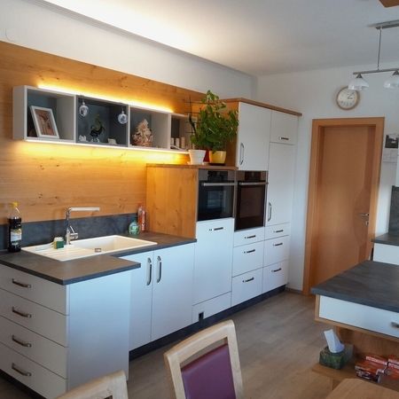 Maßangefertigte Küche aus Holz