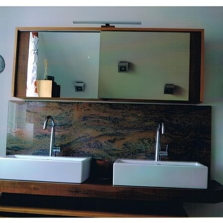 Badezimmermöbel mit zwei Waschbecken