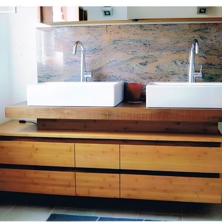 Badezimmermöbel mit zwei Waschbecken